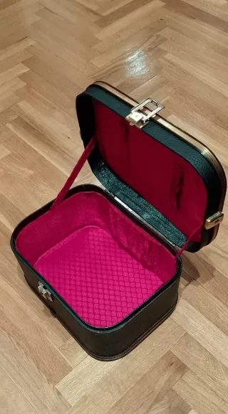 Neceser rígido mujer negro y dorado