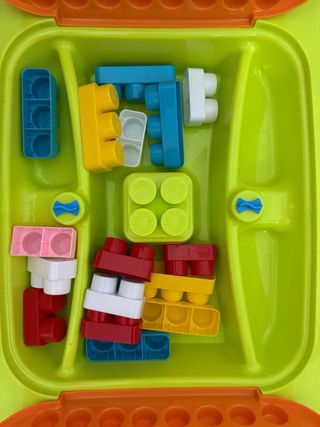 Mesa de bloques de construcción infantil