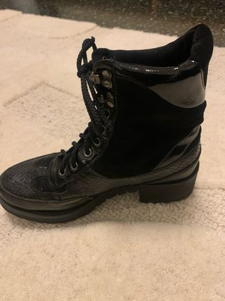 Scarponcini neri con plateau