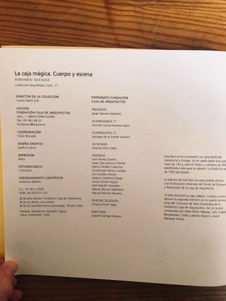 ARQUIA THESIS - La caja magica. Cuerpo y escena