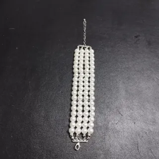 Pulsera de perlas blancas y plata