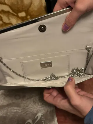 Bolso de mano plateado para mujer