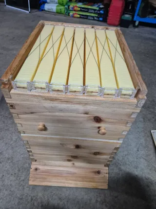 Colmena automática de madera