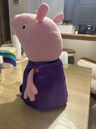 Peluche Peppa Pig con Corona y Vestido Morado 40cm
