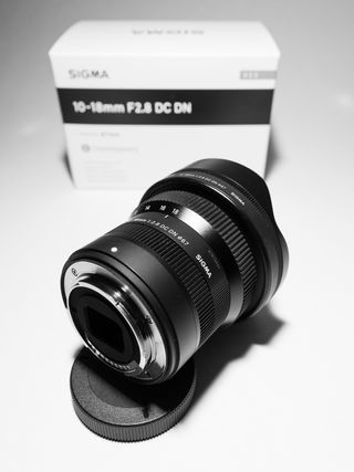 Objetivo Sigma 10-18mm F2.8 DC DN Fujifilm X