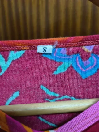 Blusa manga larga floral roja