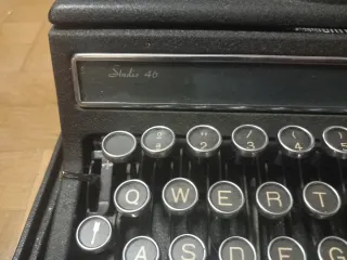 Máquina de escribir Hispano Olivetti Studio 46