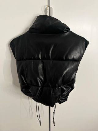 Chaleco negro acolchado mujer