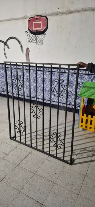 Rejas de hierro con patas