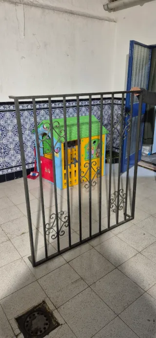 Rejas de hierro con patas