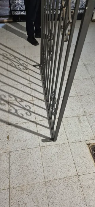 Rejas de hierro con patas