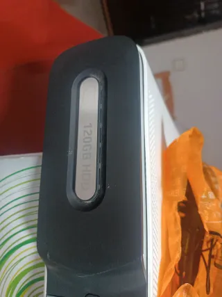 Xbox 360 Blanca con 2 Mandos y Juegos