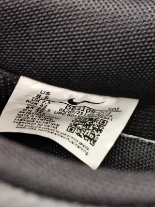 Nike Air Force 1 Luxe Negro Dorado