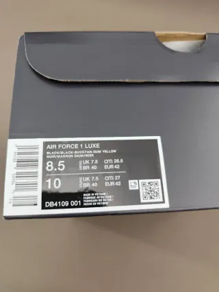 Nike Air Force 1 Luxe Negro Dorado