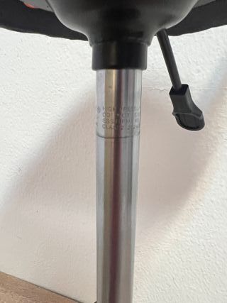 Taburete giratorio respaldo negro/plata