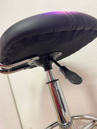 Taburete giratorio respaldo negro/plata