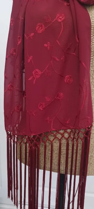 Fulares bordados con flecos