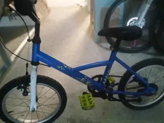 Bicicleta infantil azul Decathlon