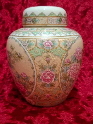 Tibor ochentero con flores