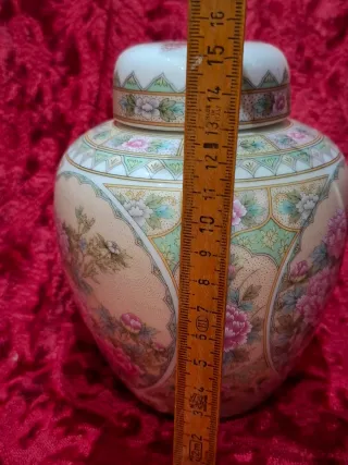 Tibor ochentero con flores