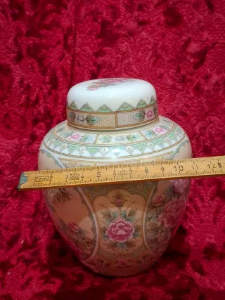 Tibor ochentero con flores