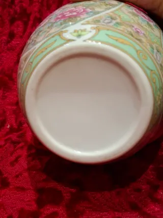 Tibor ochentero con flores