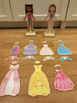 Juego de vestir muñecas con piezas magneticas