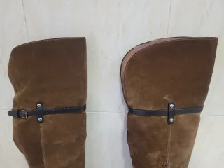 Stivali alti in pelle scamosciata marrone con tacco 62 cm