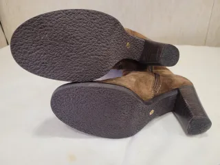 Stivali alti in pelle scamosciata marrone con tacco 62 cm