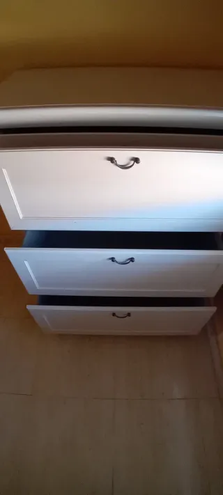 Cómoda y 2 Mesitas Ikea