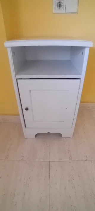 Cómoda y 2 Mesitas Ikea