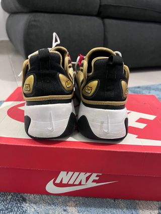 Nike Zoom 2000 Uomo Nero Oro