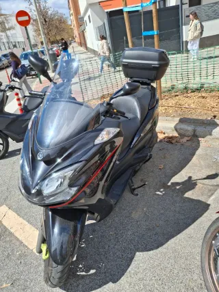 Scooter Yamaha Majesty Negra