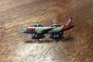 Pin avión TAM