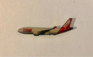 Pin avión TAM