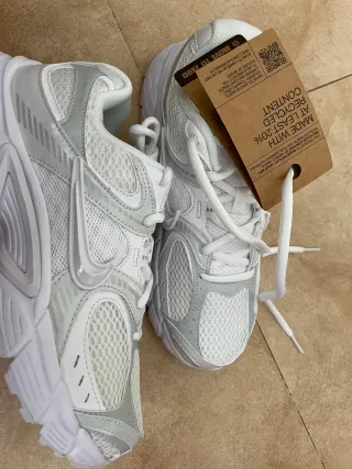 Zapatillas Nike V5 RNR gris y Blancas