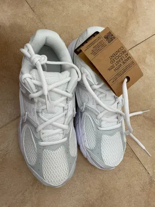 Zapatillas Nike V5 RNR gris y Blancas