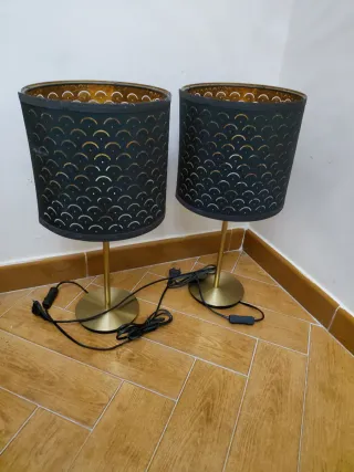 2 Lámparas de Mesa Doradas y Negras