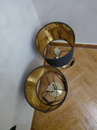 2 Lámparas de Mesa Doradas y Negras