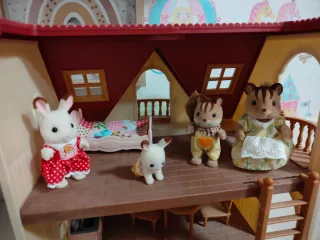 Casa Sylvanian Families y Figuras