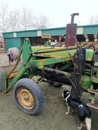 Pala frontal John Deere marca Jesús Tenias