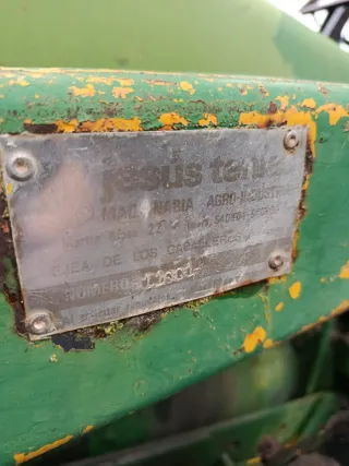 Pala frontal John Deere marca Jesús Tenias