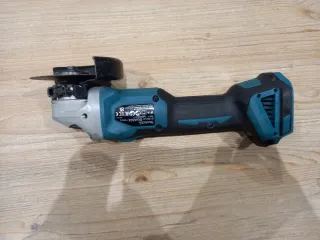 Makita DGA504 18v