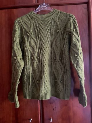 Jersey de punto verde con diseño