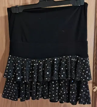 Falda negra con brillos plateados
