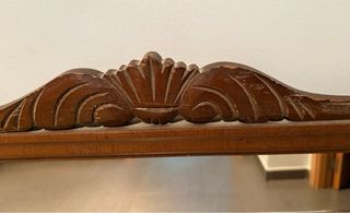 Espejo de madera con detalles