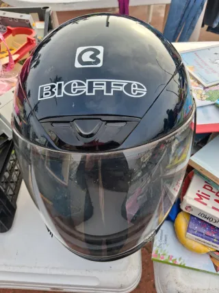 Casco de moto negro BIEFFE
