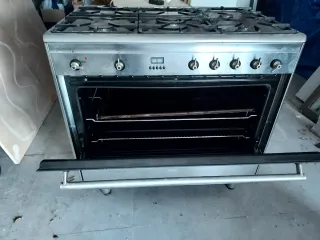 Horno de cocina plateado