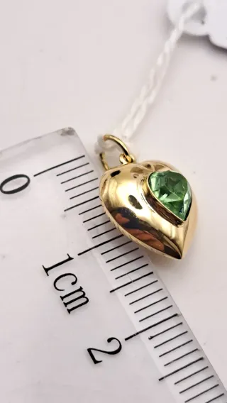 Colgante Corazón Oro 18k con Piedra Verde