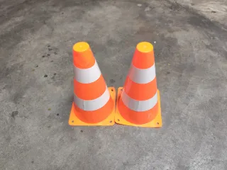 2 Cones Laranja e Branco 23cm